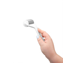 Charger l'image dans la galerie, a hand holding the cold massage roller