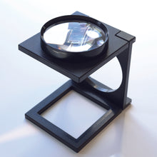 Charger l'image dans la galerie, pot view of the foldable magnifier