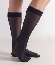 Charger l&#39;image dans la galerie, Women&#39;s Compression Knee Socks 20-30 mm Hg, Black Application Photo
