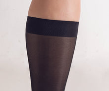 Charger l&#39;image dans la galerie, Women&#39;s Compression Knee Socks 20-30 mm Hg, Black Knee Band Highlight Photo
