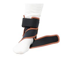 Charger l'image dans la galerie, Orthèse de cheville chargée de cuivre