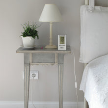 Charger l'image dans la galerie, Digital Indoor / Outdoor Thermometer in use