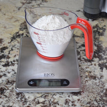 Charger l&#39;image dans la galerie, 600SC Portion Control Scale weighing flour
