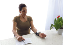 Charger l'image dans la galerie, Tensiomètre - Poignet; N° 1 Le plus grand fabricant canadien de tensiomètres*