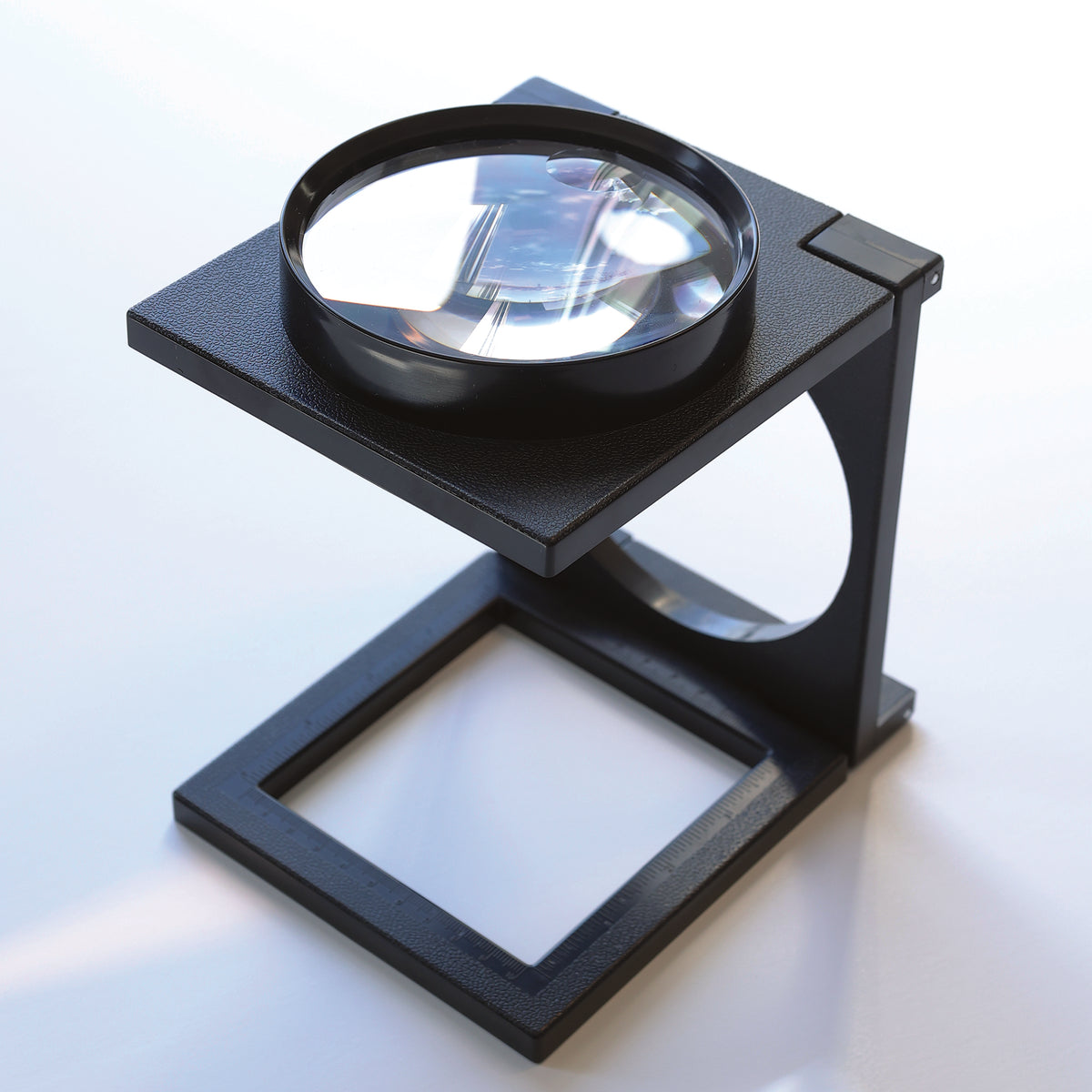 pot view of the foldable magnifier