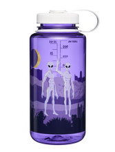 Charger l'image dans la galerie, Purple water bottle with alien design on a white background
