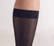 Charger l&#39;image dans la galerie, Women&#39;s Compression Knee Socks 15-20 mm Hg, Black Knee Band Highlight Photo
